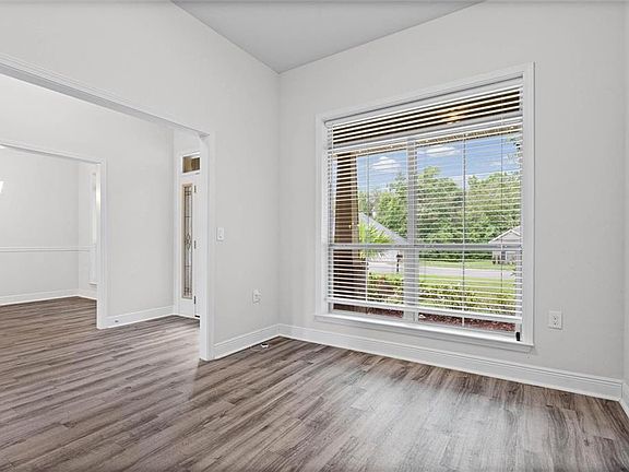 3rd image of 16148 Lakeway Dr