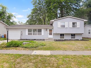 1907 Winchester Dr, Champaign, IL 61821