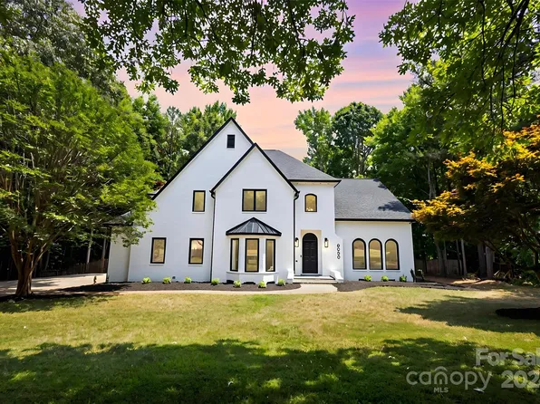 6050 Bluebird Hill Ln, Matthews, NC 28104