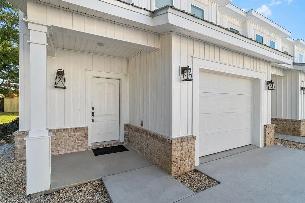 525 Hill Ln — Photo 4