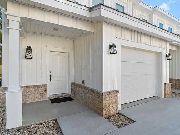 4th image of 525 Hill Ln