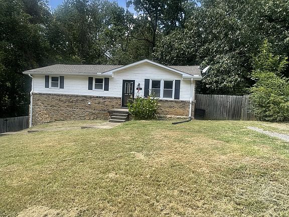 2nd image of 1143 Chestnut Dr