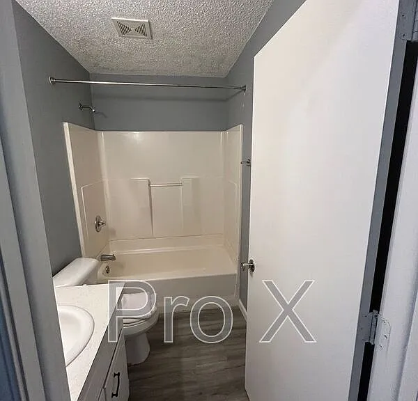 407 Park St #D — Photo 8