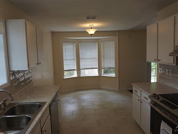5th image of 802 Corey Dr