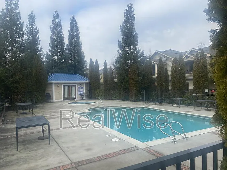 1789 SE Hill Park Pl — Photo 16