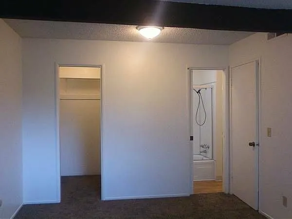 1078 Franklin Ave — Photo 27