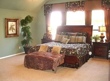 3rd image of 225 Carrington Ln