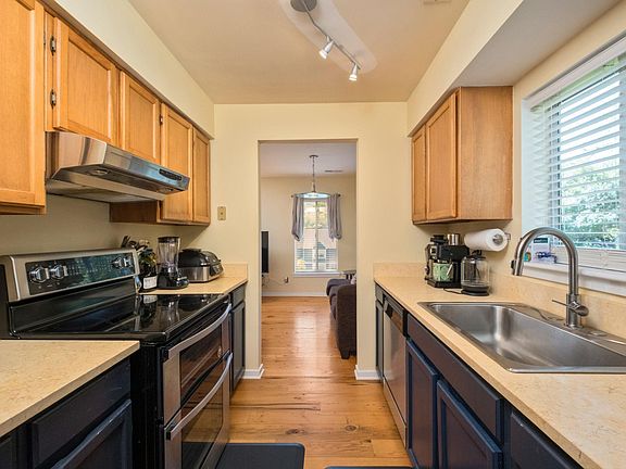 2nd image of 1256 Maple View Dr