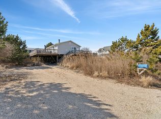 7 Cove Ln, Westhampton Beach, NY 11978