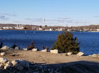 31 Dubois Dr, Mystic, CT 06355