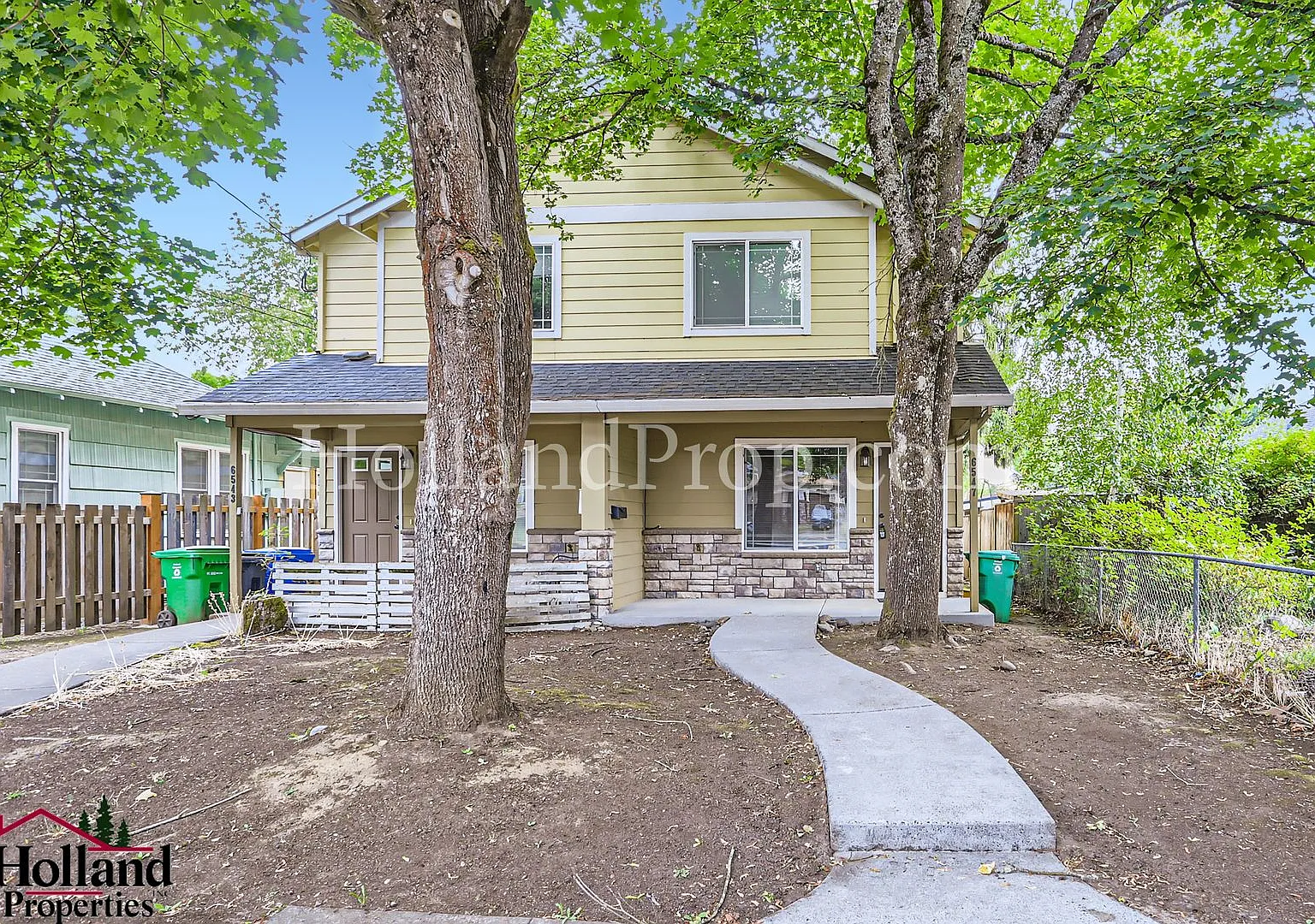 Charming 3-Bedroom Duplex In The Heart Of Woodstock! Best Price $2,295! — Photo 1