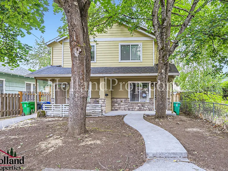 6547 SE Woodstock Blvd — Photo 1