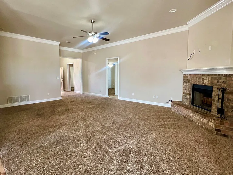 303 Koufax Ct — Photo 4