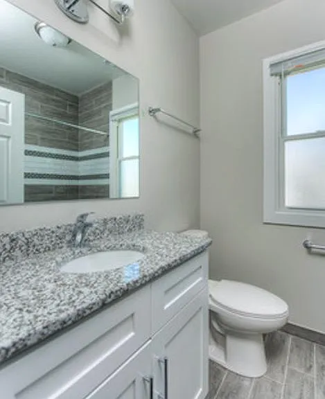 1344 W Barry Ave #1R — Photo 5