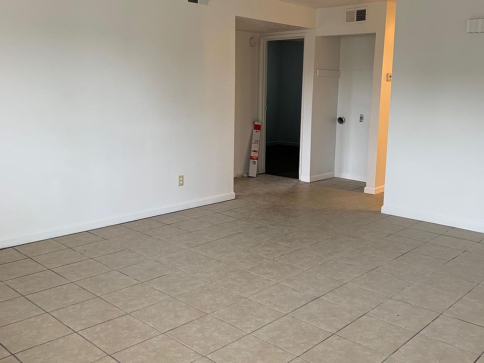 1st image of 306 Elmwood Dr