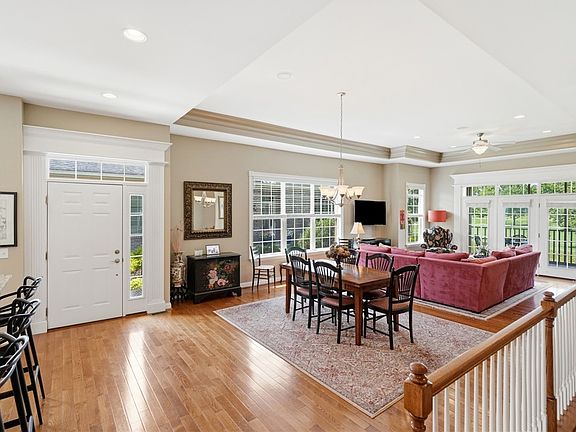 5th image of 5875 Falling Brook Dr