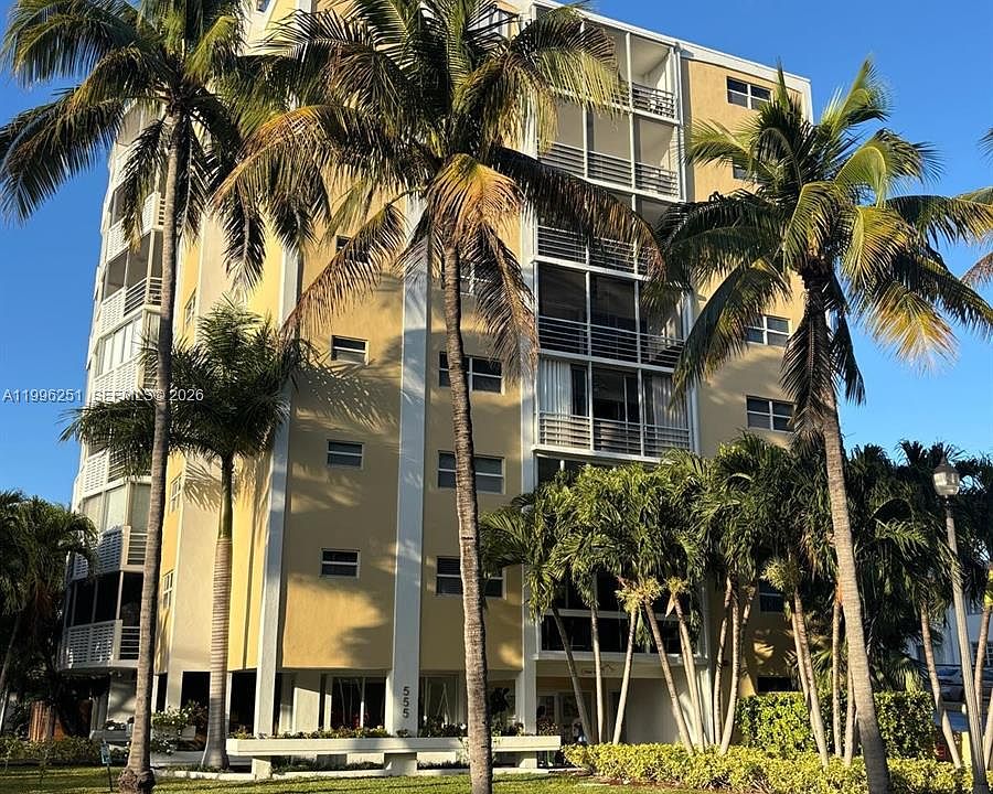 1st image of 555 Crandon Blvd APT 43