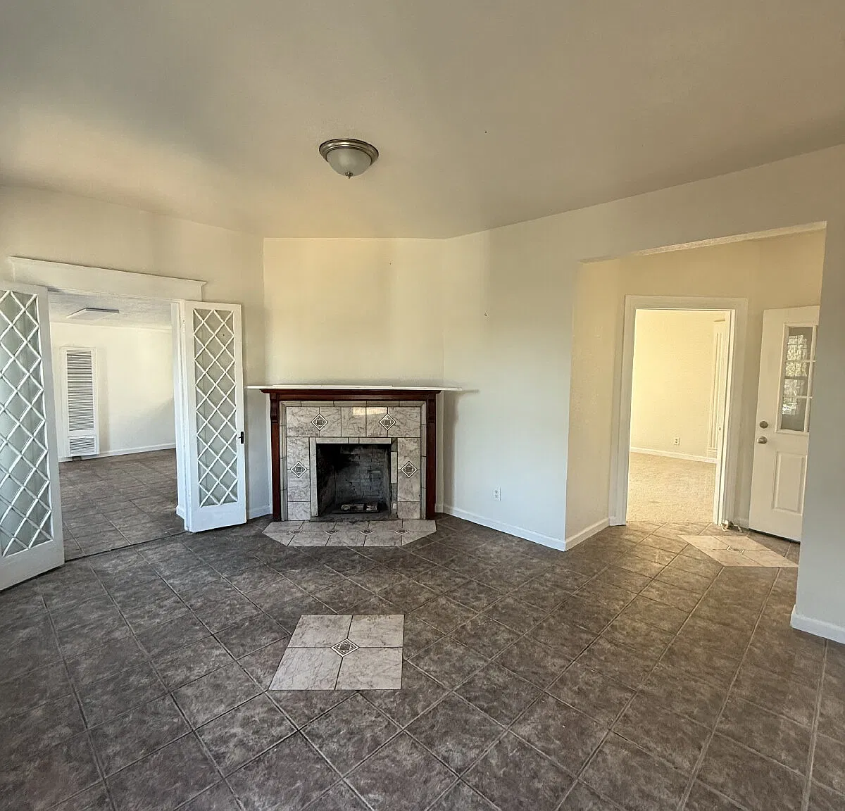 3 bed, 1.5 bath, 1800 sqft, $1,800 — Photo 4
