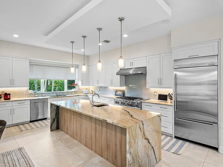 217 Gulfstream Blvd — Photo 8