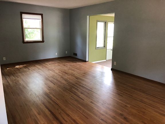 3rd image of 10819 7th St NE