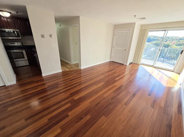 230 Willard St Unit 702, Quincy, MA 02169