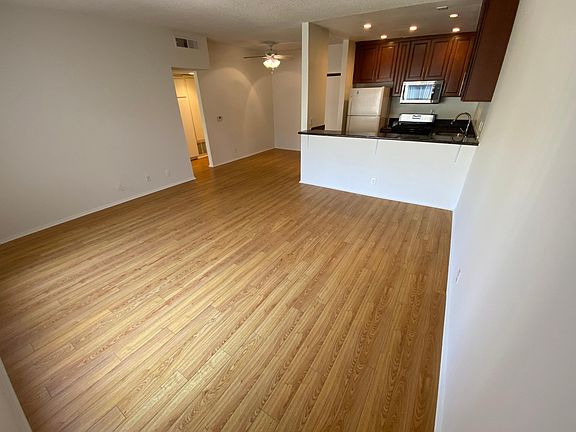 5th image of 11117 Hartsook St APT 211