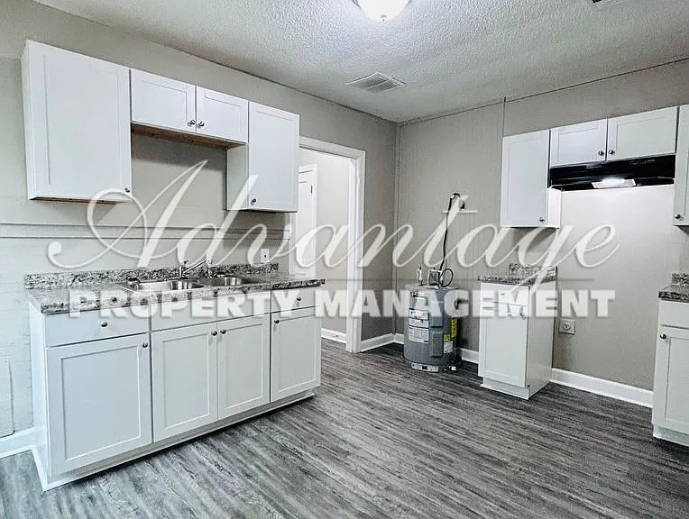 847 Ayers St — Photo 5