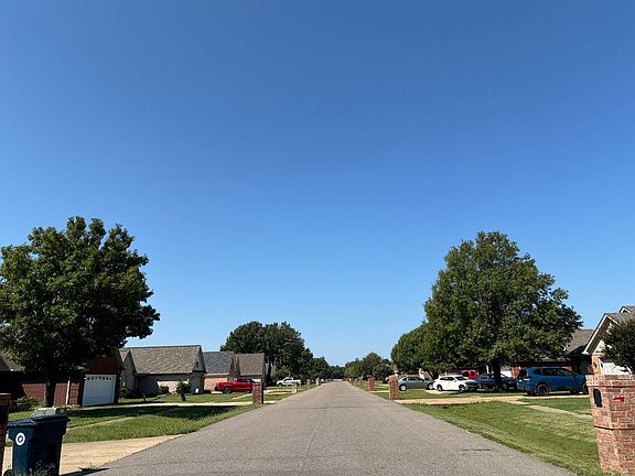 4th image of 440 Magnolia St