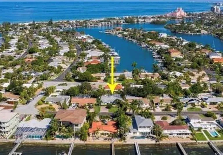 2460 E Vina Del Mar Blvd — Photo 1