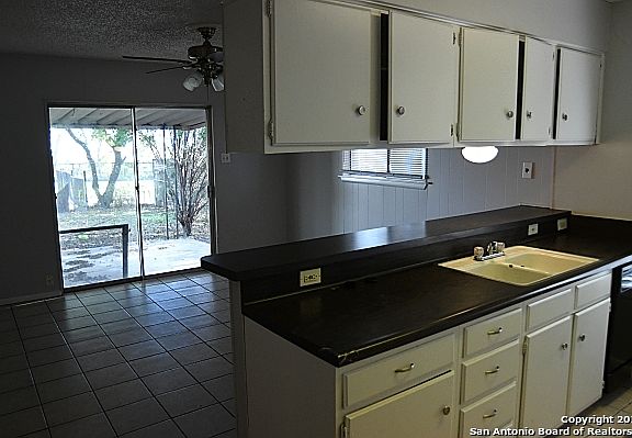 5th image of 4434 Bayliss St