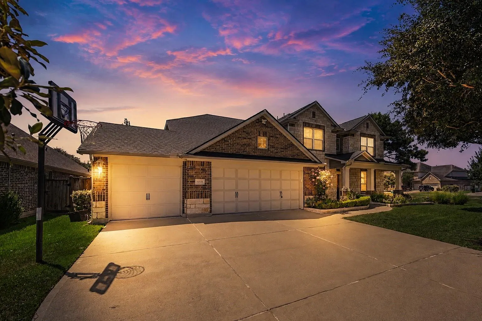5 bed, 4.0 bath, 3619 sqft, $3,600 — Photo 1