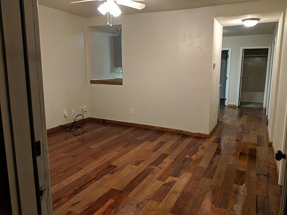 3rd image of 2429 Selma Ave