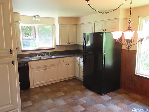 3rd image of 3819 Glendale Dr SE