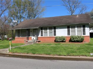 208 N Woodrow St, Madisonville, TX 77864