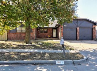 801 N Silver Leaf Dr, Moore, OK 73160
