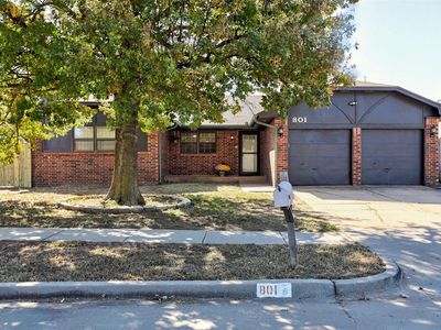 801 N Silver Leaf Dr, Moore, OK, 73160