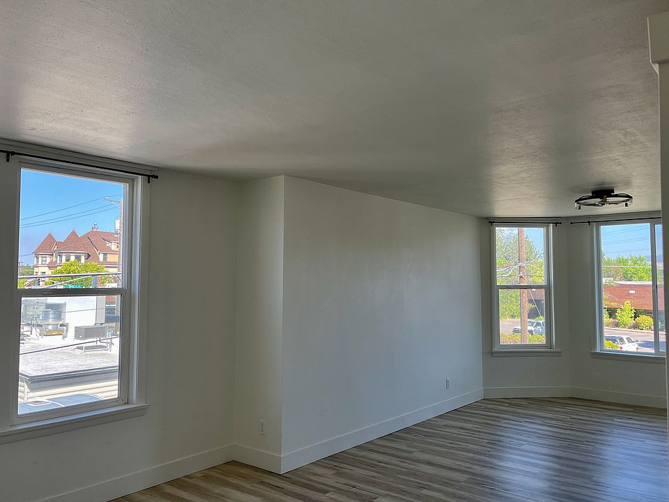 Living Room photo 2.
