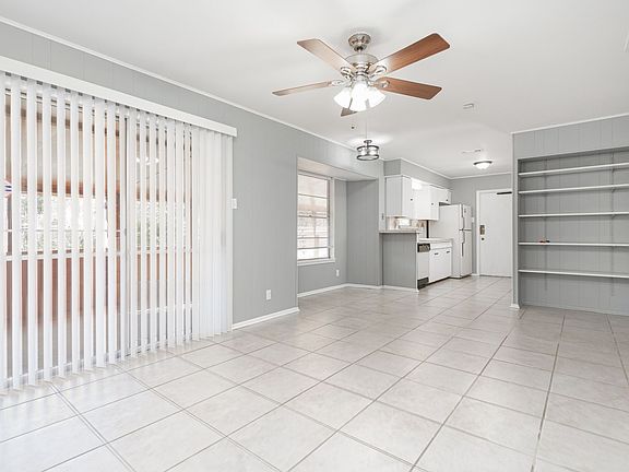 3rd image of 5836 Sloan Dr