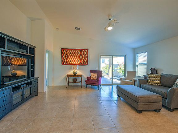 5th image of 810 W Jardin Dr