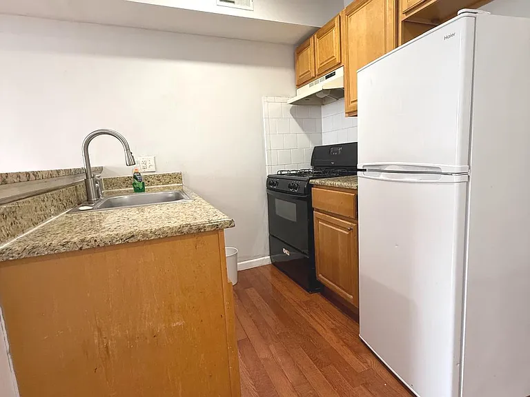 826 Washington Ave — Photo 3