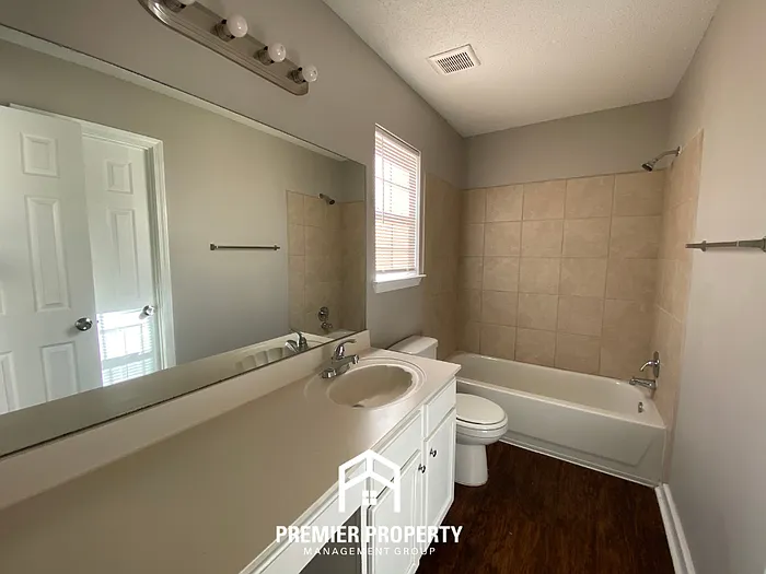 2563 Waverly Dr — Photo 10