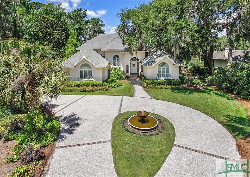 7 Brandenberry Road with gorgeous grounds and fabulous lagoon views