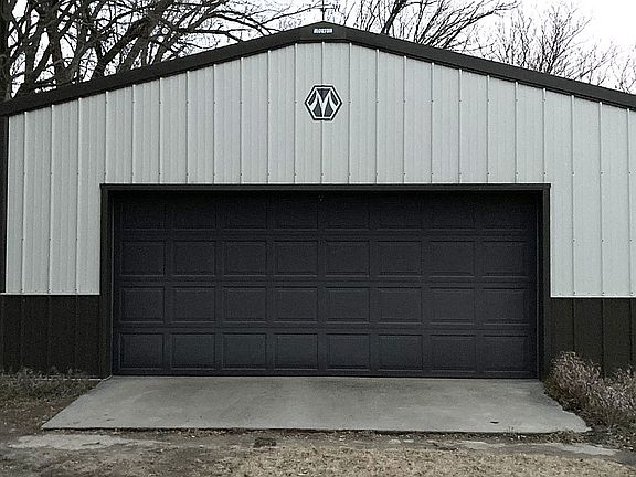 24' X 24' Morton garage