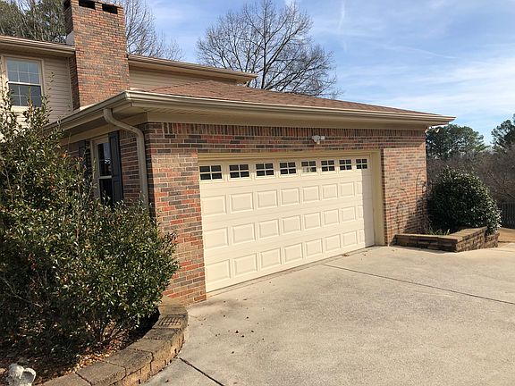3rd image of 808 Ashwood Cir