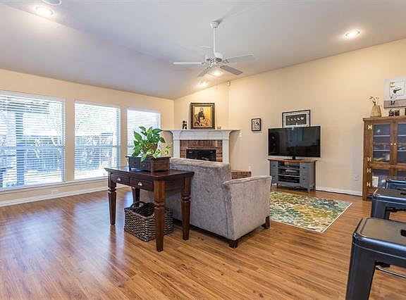 4th image of 5620 Buttercup Ln