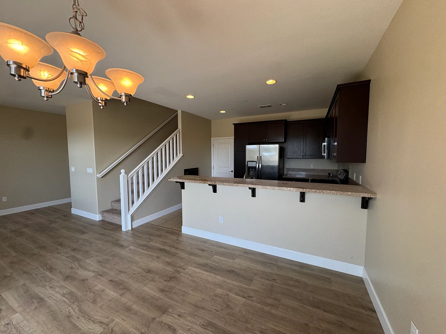 4 bed, 2.5 bath, 1621 sqft, $3,400 — Photo 4