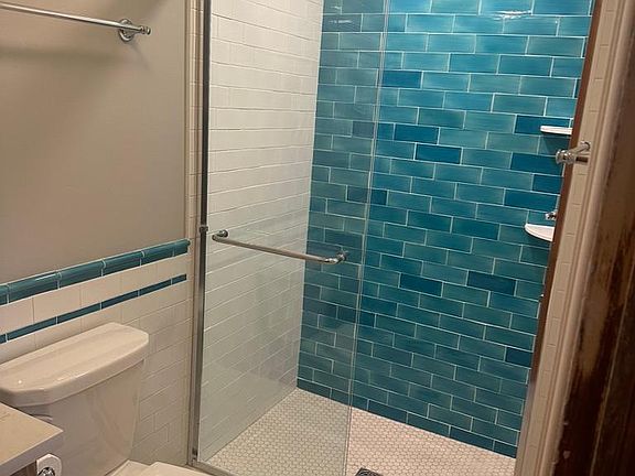 2nd image of 3341 Harriet Ave #4