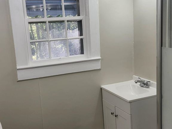 5th image of 730 Beaumont Ave