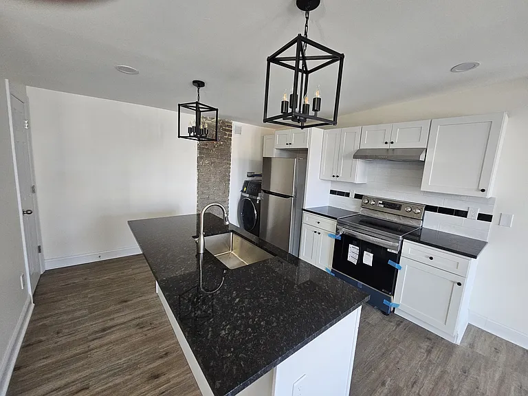 406 Main St #4 — Photo 14