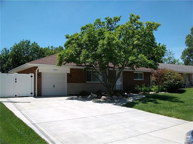 1st image of 8709 Madeira Dr